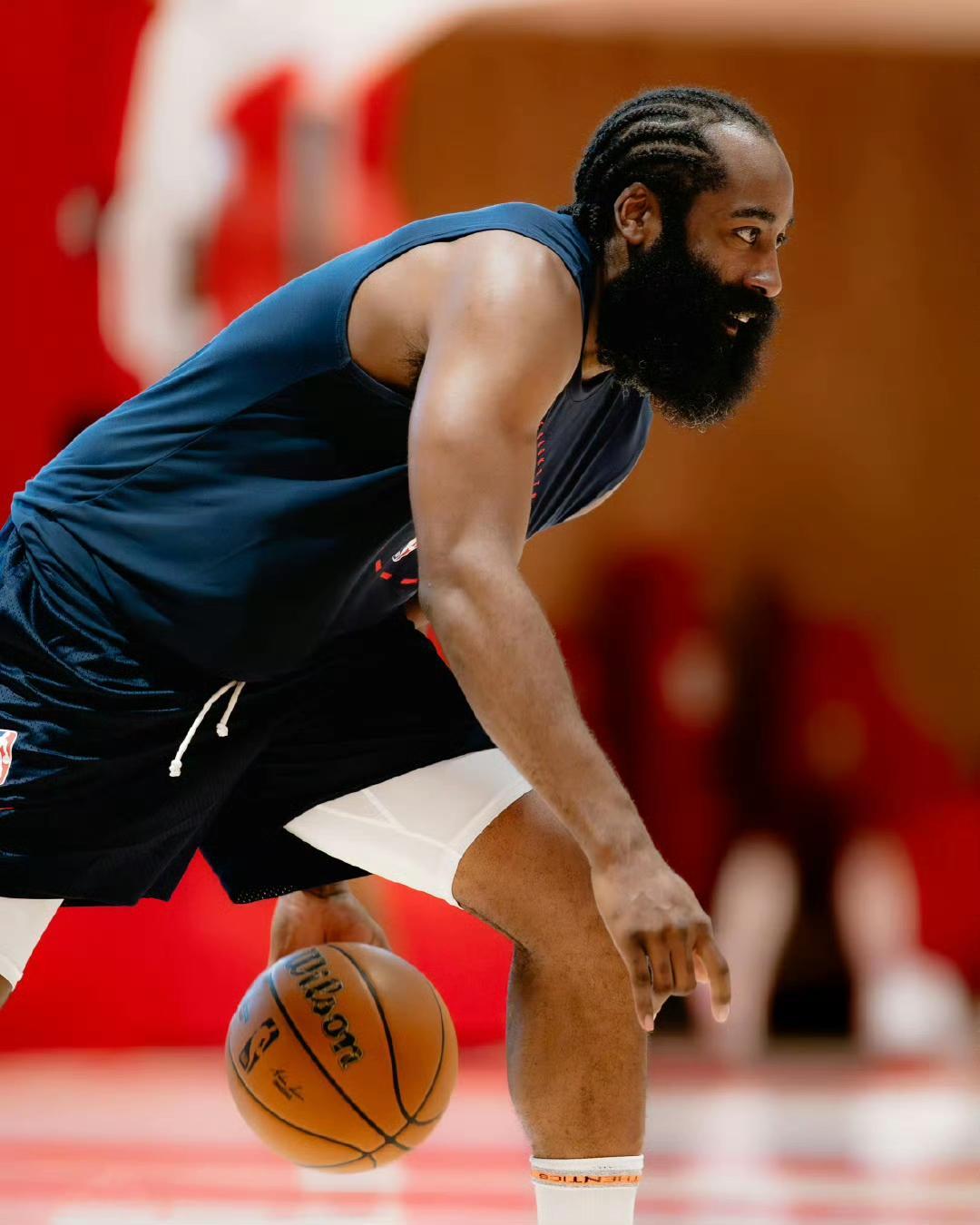 哈登超级大三双刷新纪录，成为得分王