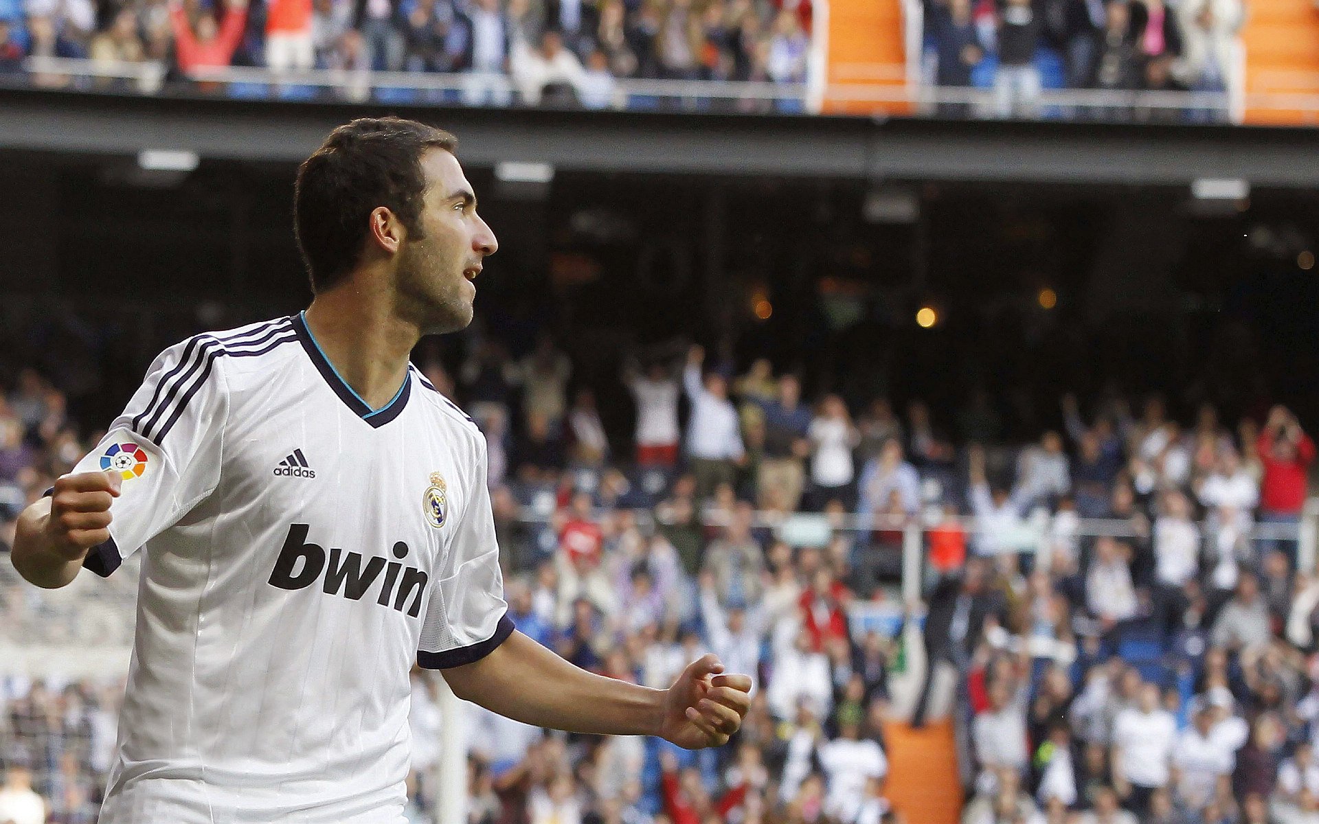 库里式神射点燃赛场，北京队以冠军级表现击溃深圳