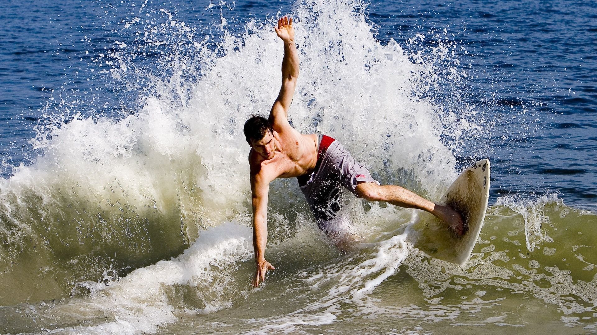 冰岛奇迹再现？范戴克关键一击助日本突围