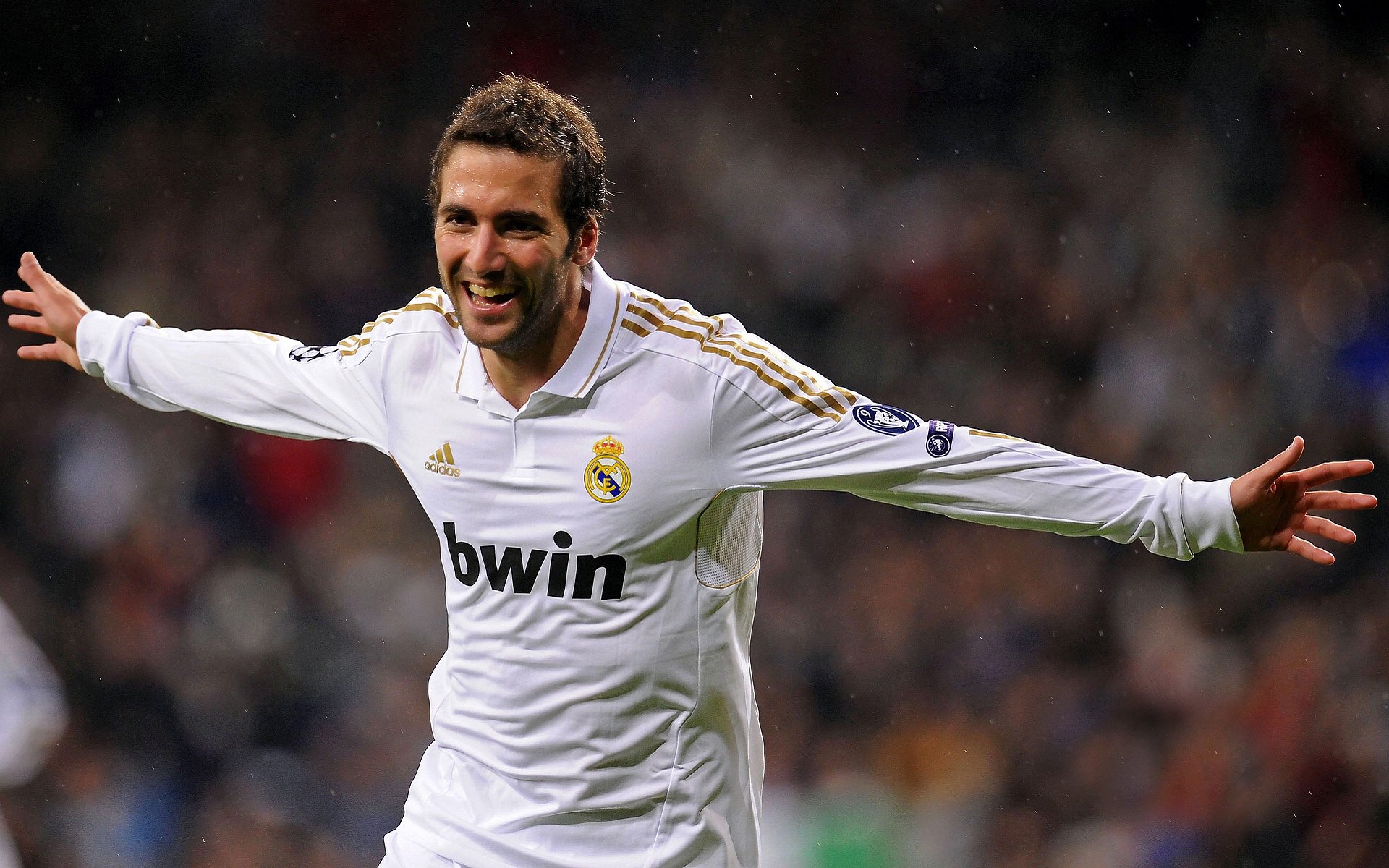 逆袭之夜，红牛二队轻取红牛车队，拉塞尔关键制胜改写F1格局